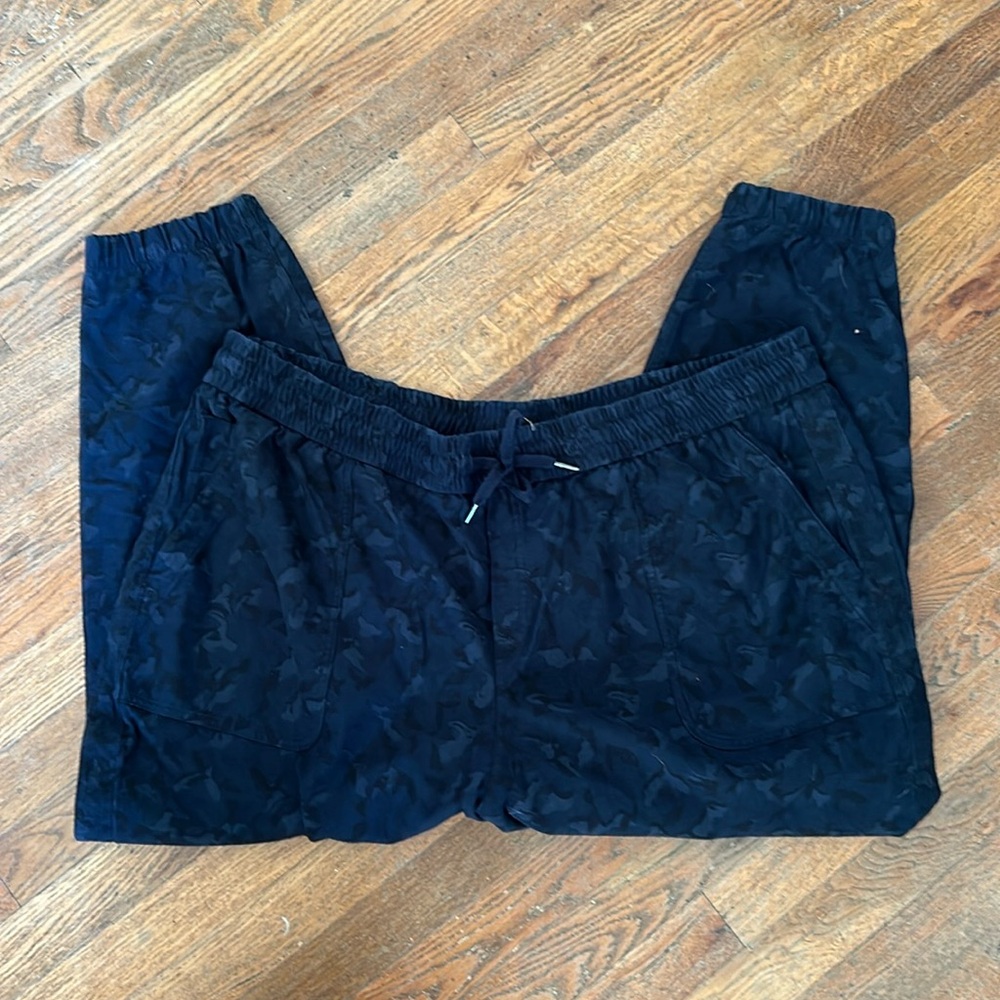 Athleta Printed Farallon Joggers in Blue Sz 26